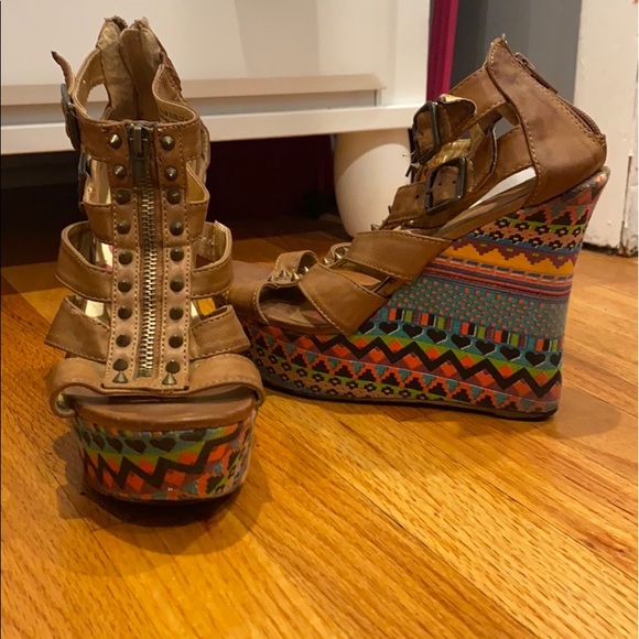 Colorful Aztec Wedges - Picture 1 of 3